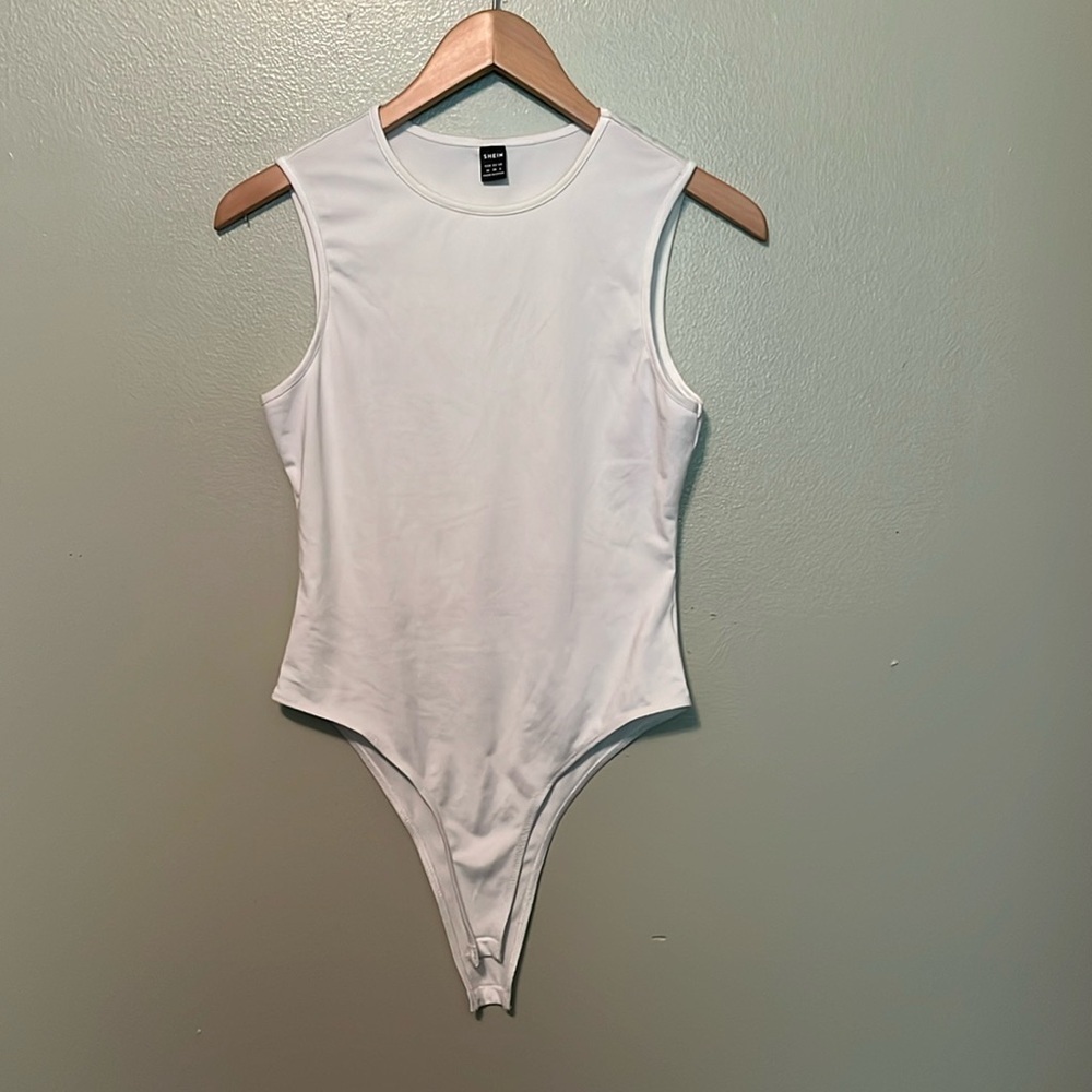 Shein sleeveless bodysuit color is white womens size medium - Picture 3 of 8